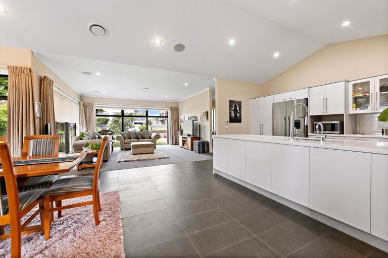 Photo of property in 11 Links Drive, Waiwhakaiho, New Plymouth, 4312