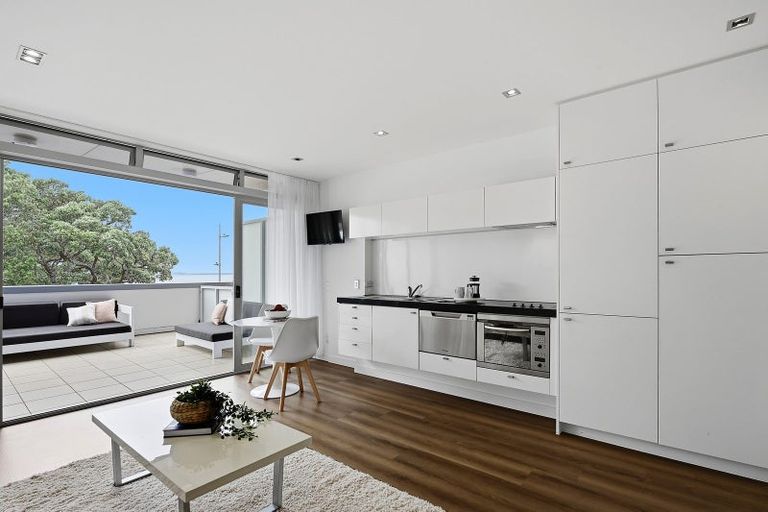 Photo of property in Ocean Breeze Apts, 7107/87 Clyde Road, Browns Bay, Auckland, 0630