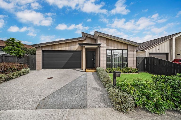 Photo of property in 12 Tarras Road, Kumeu, 0810
