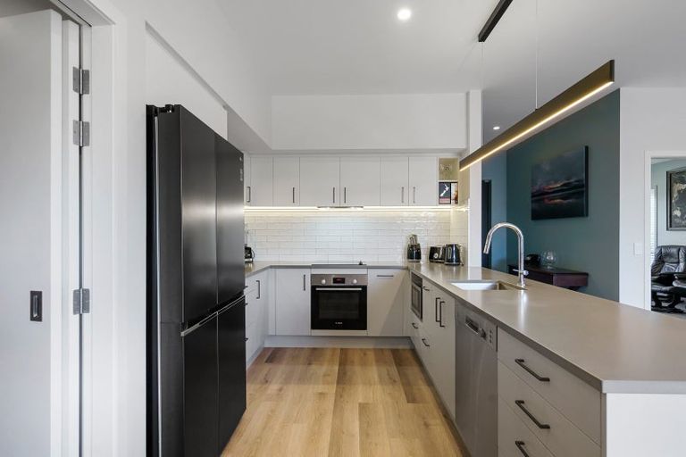 Photo of property in 13 Webber Street, Cambridge, 3434