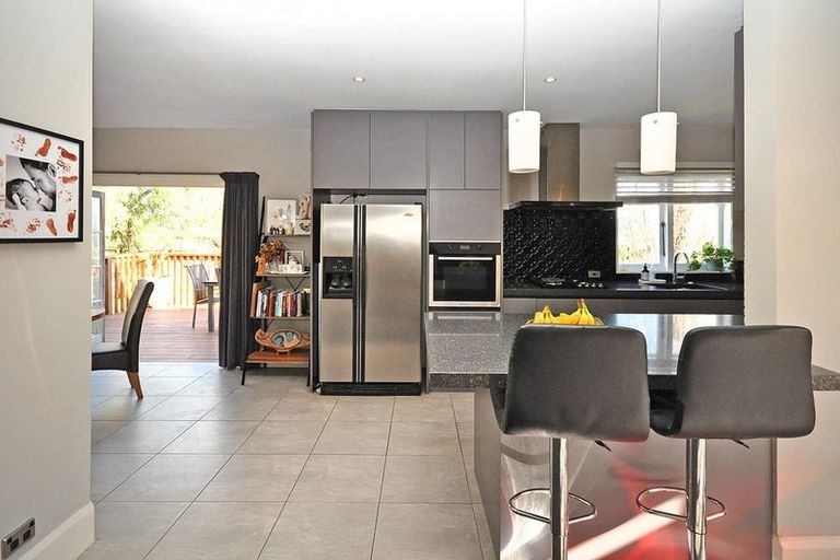 Photo of property in 47 View Road, Henderson, Auckland, 0612