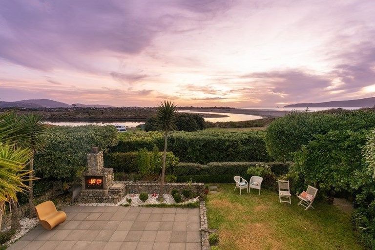Photo of property in 6 Waiheke Street, Waikanae Beach, Waikanae, 5036