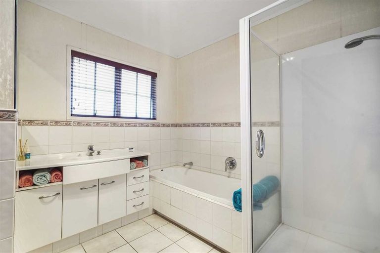 Photo of property in 224 Sandwich Road, St Andrews, Hamilton, 3200