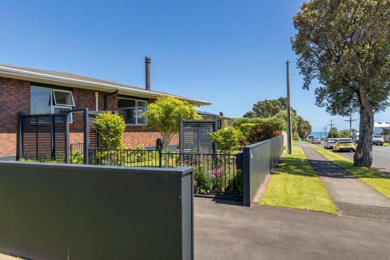 Photo of property in 38 Wairau Road, Oakura, 4314