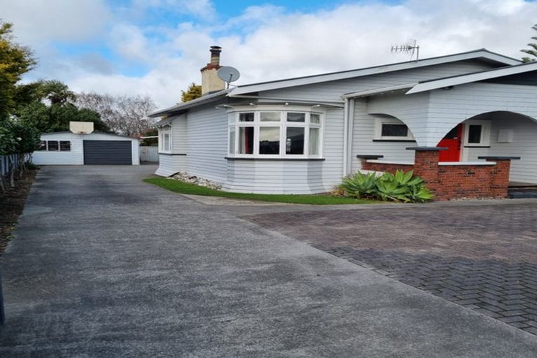Photo of property in 404 Tremaine Avenue, Takaro, Palmerston North, 4412