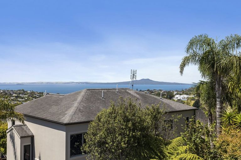 Photo of property in 1/80 Knights Road, Rothesay Bay, Auckland, 0630