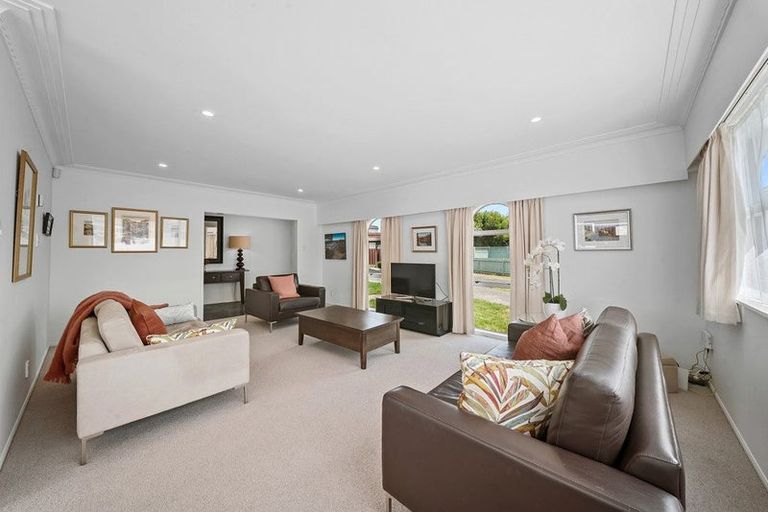 Photo of property in 10 Alf Walker Place, Papakura, 2110