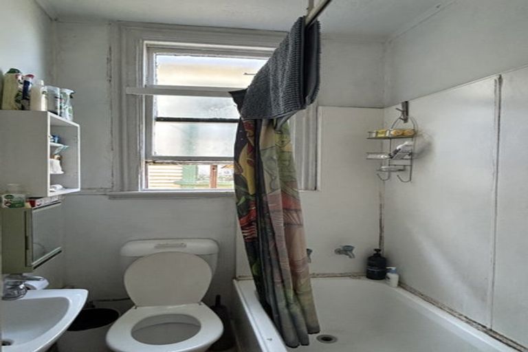 Photo of property in 70 Fairlie Terrace, Kelburn, Wellington, 6021