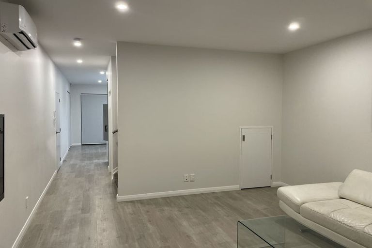 Photo of property in 3/20 Mountain Road, Mount Wellington, Auckland, 1072