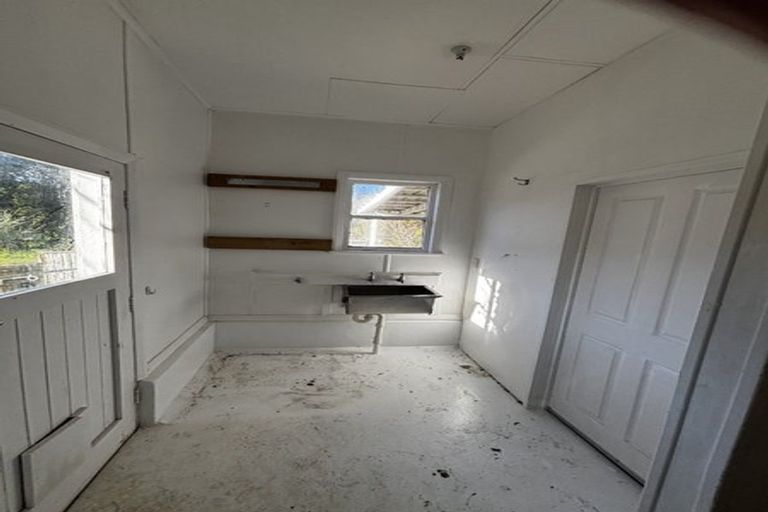 Photo of property in 22 Banks Street, Marfell, New Plymouth, 4310