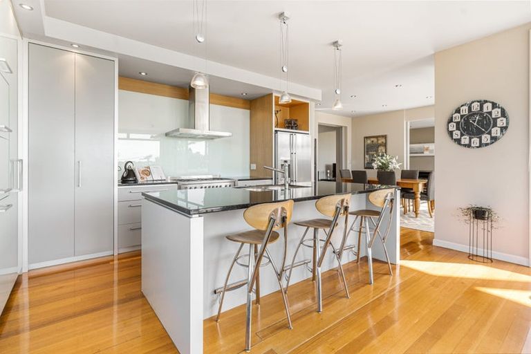 Photo of property in 18a Eastcliffe Road, Castor Bay, Auckland, 0620