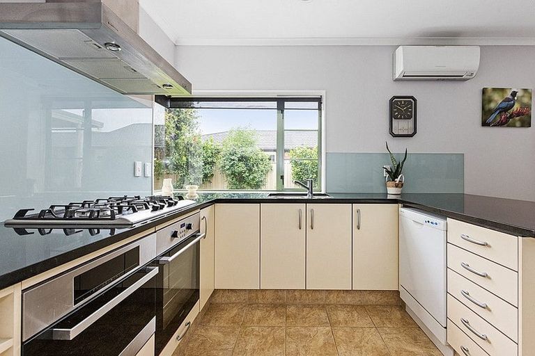 Photo of property in 10 Malbec Way, Greenmeadows, Napier, 4112