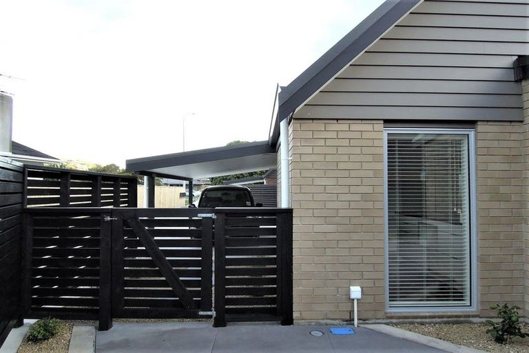 Photo of property in 9d Linden Avenue, Tawa, Wellington, 5028