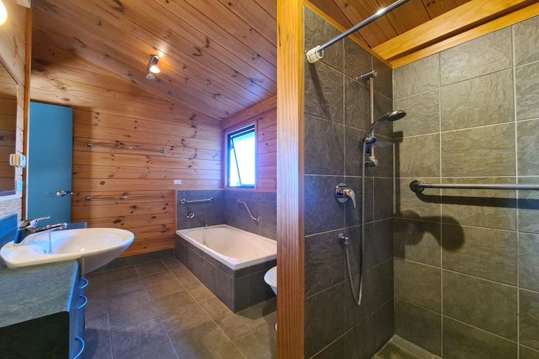 Photo of property in 16 Allman Drive, Coromandel, 3506