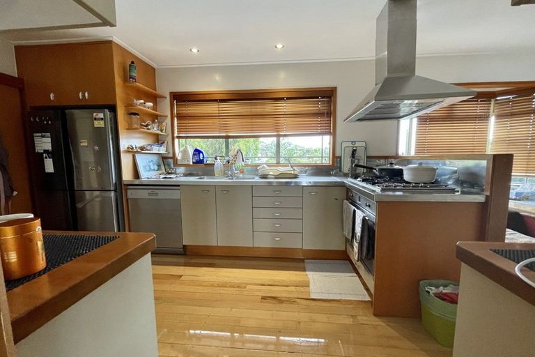 Photo of property in 11 Cheriton Road, Mellons Bay, Auckland, 2014
