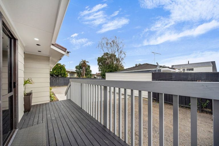 Photo of property in 2/33 Seaward Place, Wattle Downs, Auckland, 2103