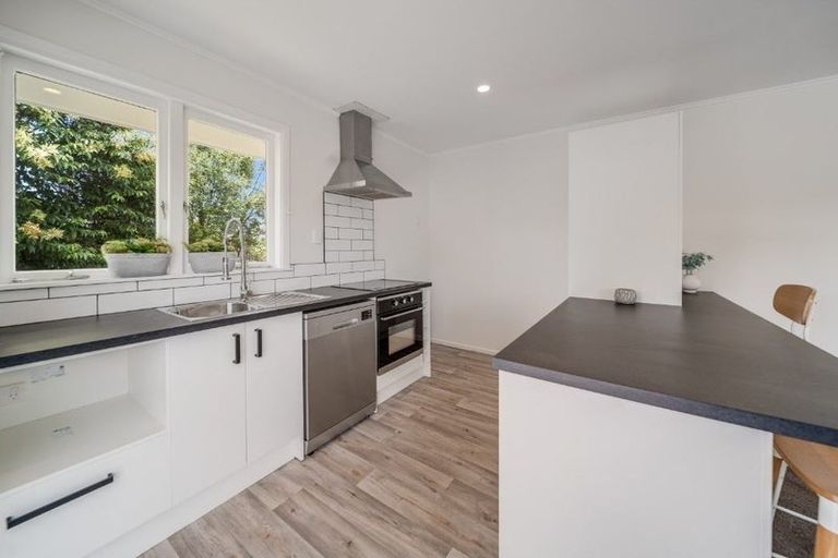 Photo of property in 16 Thornton Place, Melville, Hamilton, 3206