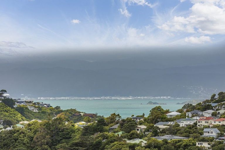 Photo of property in 35 Chartwell Drive, Crofton Downs, Wellington, 6035