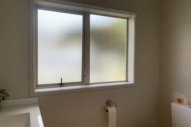 Photo of property in 1 Luna Place, Henderson, Auckland, 0612