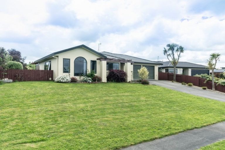 Photo of property in 11 Aspen Way, Kelvin Grove, Palmerston North, 4414