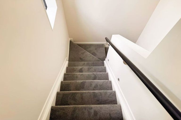 Photo of property in 95c Oreil Avenue, West Harbour, Auckland, 0618