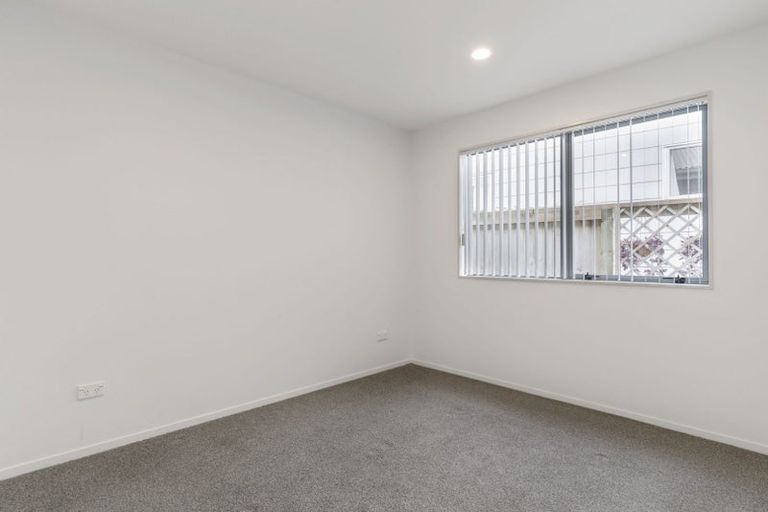 Photo of property in 12 Felicity Place, Unsworth Heights, Auckland, 0632