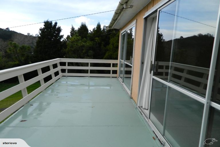 Photo of property in 58 Mountain Road, Henderson Valley, Auckland, 0612