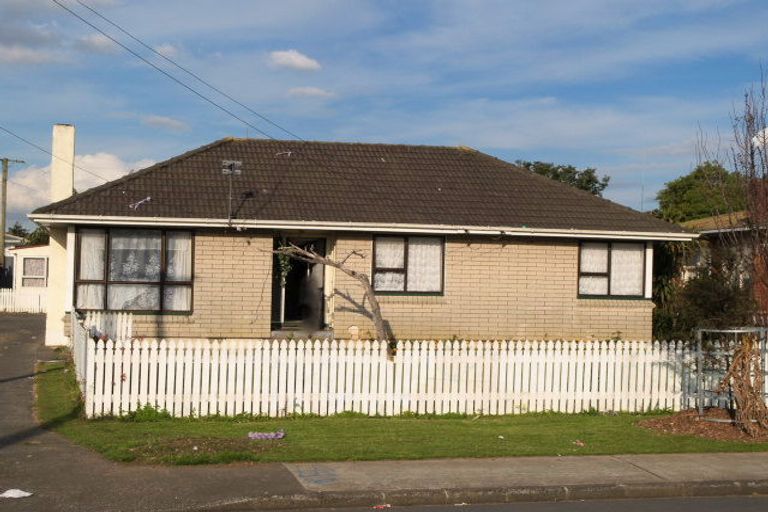 Photo of property in 5 Blake Road, Mangere East, Auckland, 2024