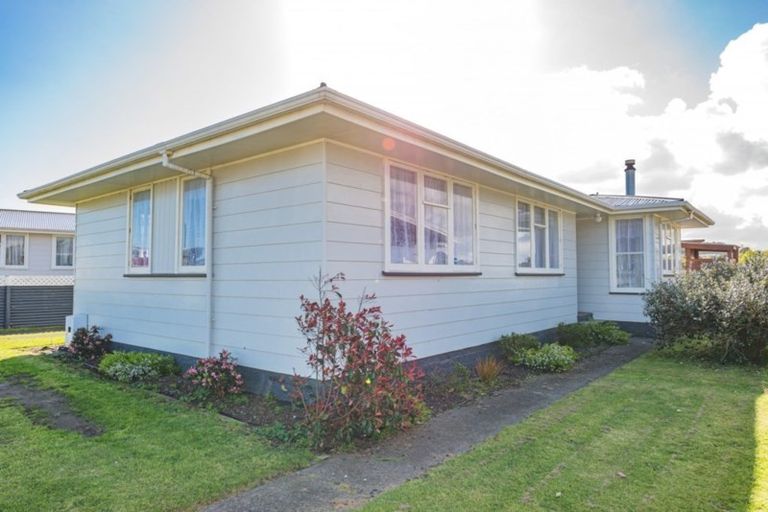 Photo of property in 53 Titoki Street, Castlecliff, Whanganui, 4501