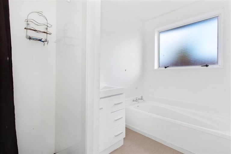 Photo of property in 2/38a Richill Street, Belfast, Christchurch, 8051