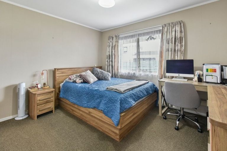 Photo of property in 2/19 Tatariki Street, Rosehill, Papakura, 2113