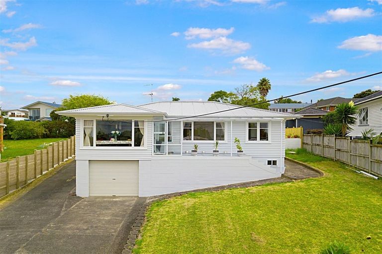 Photo of property in 42 Tiroroa Avenue, Te Atatu South, Auckland, 0610
