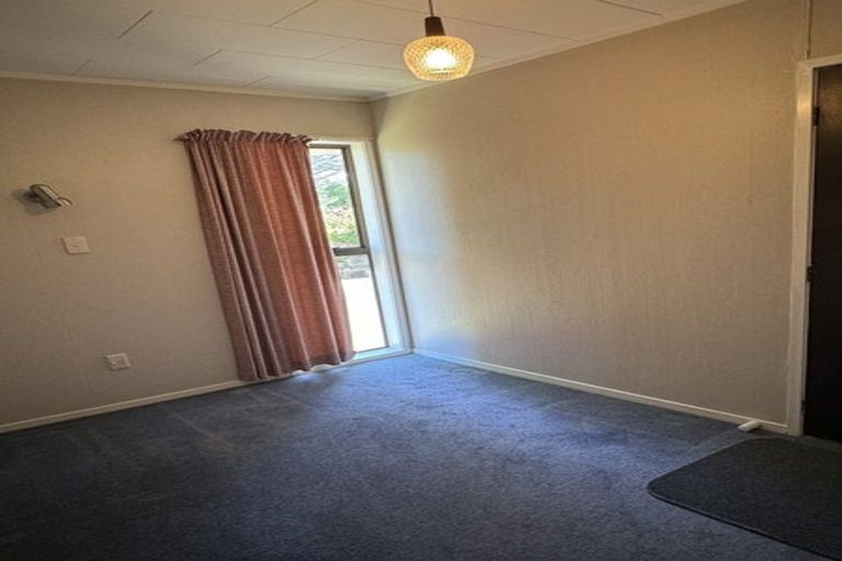 Photo of property in 2/751 Swanson Road, Swanson, Auckland, 0612