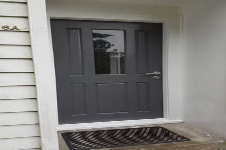 Photo of property in 1/6 Glanmire Road, Newlands, Wellington, 6037