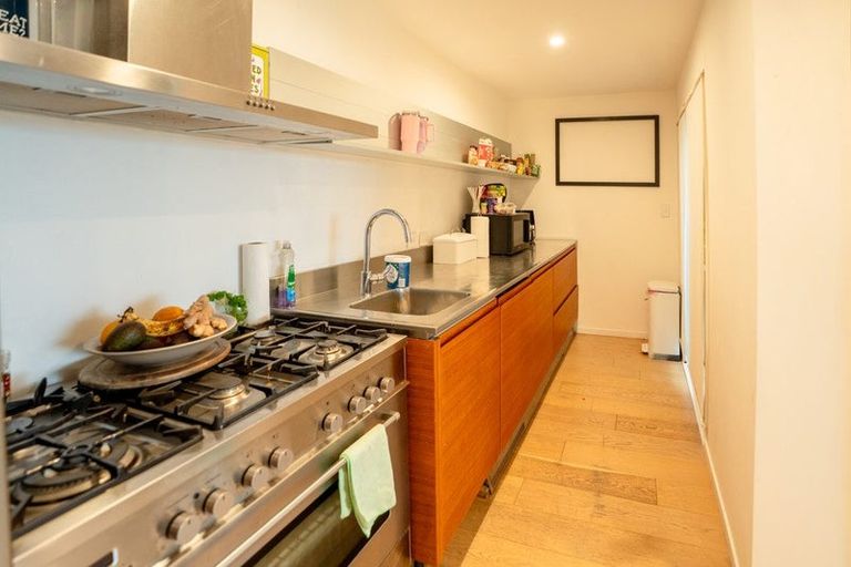 Photo of property in 1/23 Bernleigh Terrace, West Harbour, Auckland, 0618