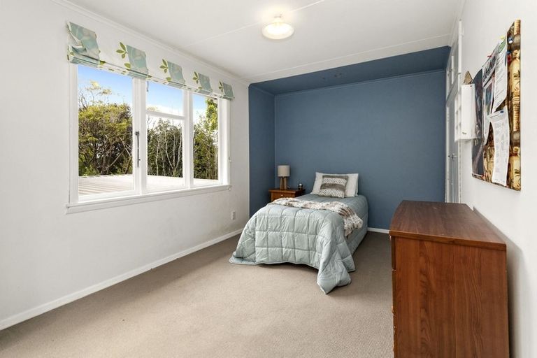 Photo of property in 1 Westhaven Drive, Tawa, Wellington, 5028