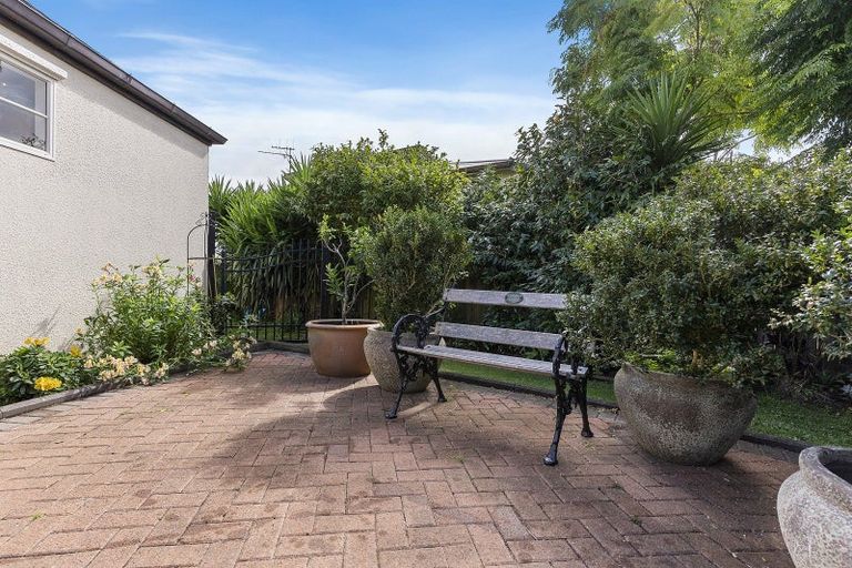 Photo of property in 2/15 Bradbury Road, Botany Downs, Auckland, 2010