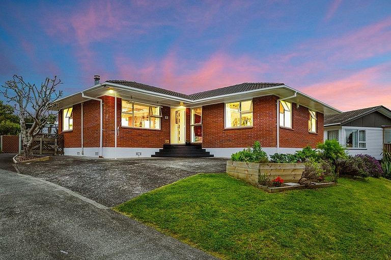 Photo of property in 23 Lucinda Place, Glen Eden, Auckland, 0602