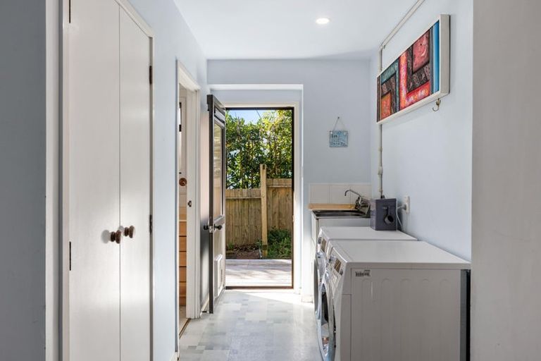 Photo of property in 41 Barrier View Road, Leigh, 0985