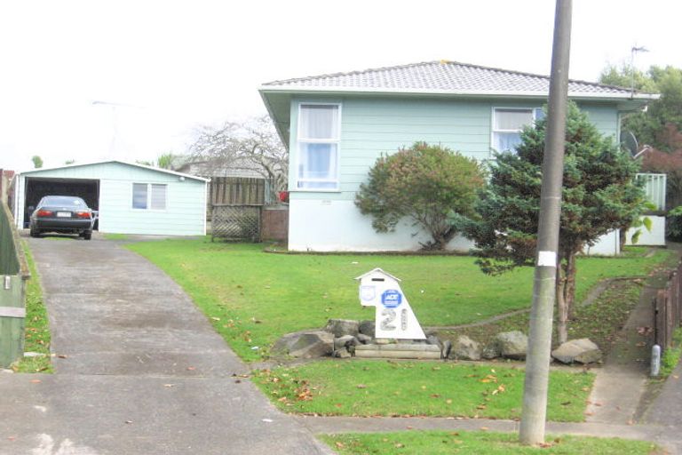 Photo of property in 21 Solo Place, Manurewa, Auckland, 2102