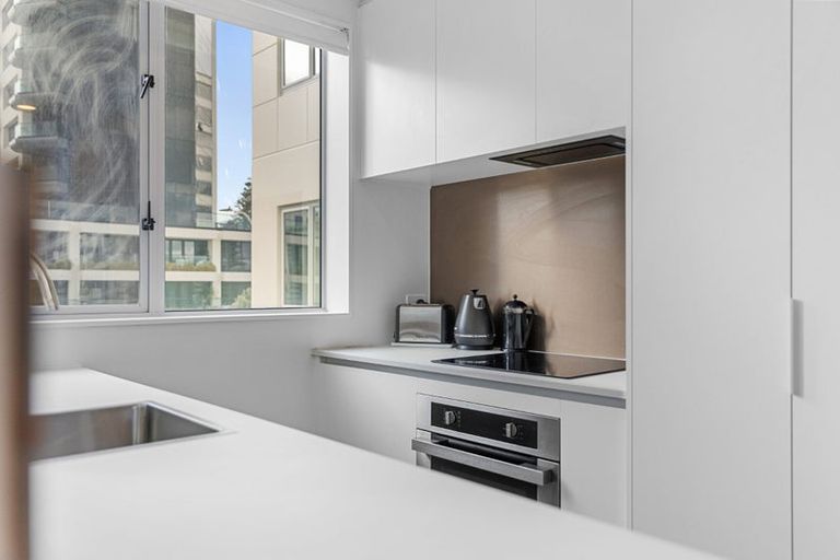 Photo of property in Beaumont Apartments, 7/12 Maunganui Road, Mount Maunganui, 3116