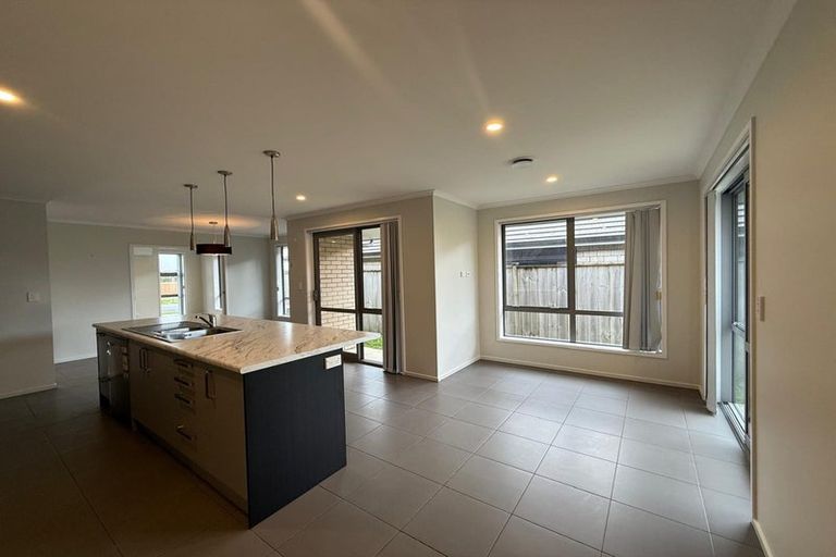 Photo of property in 12 Maxwell Road, Pukekohe, 2120