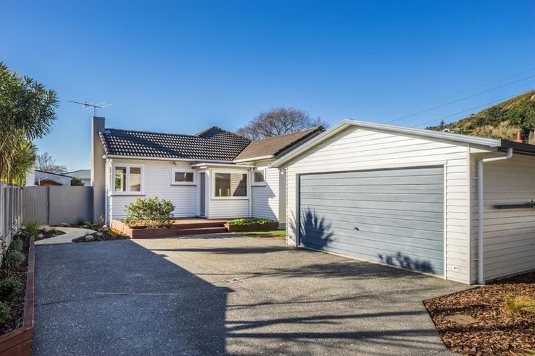 Photo of property in 41 Saint Ronans Avenue, Waterloo, Lower Hutt, 5011