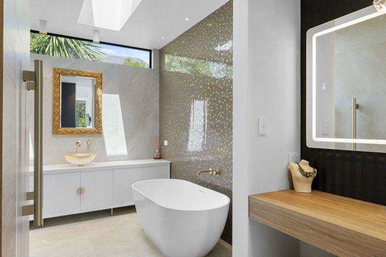 Photo of property in 32 Queens Avenue, Merivale, Christchurch, 8014