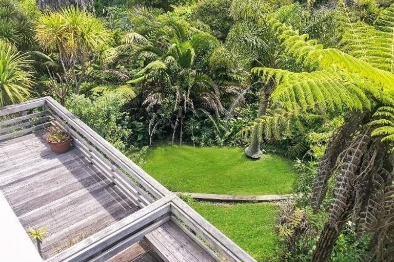 Photo of property in 4 Peter Terrace, Castor Bay, Auckland, 0620