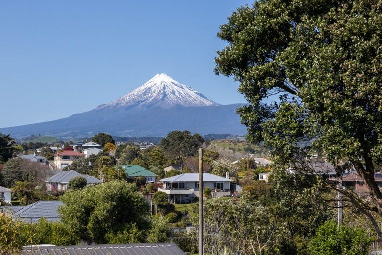 Photo of property in 5b Mission Street, Moturoa, New Plymouth, 4310