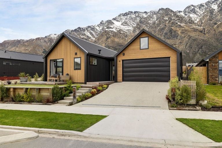 Photo of property in 72 Spur Ridge, Jacks Point, 9371