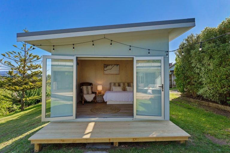 Photo of property in 33a Hicks Crescent, Waikanae Beach, Waikanae, 5036