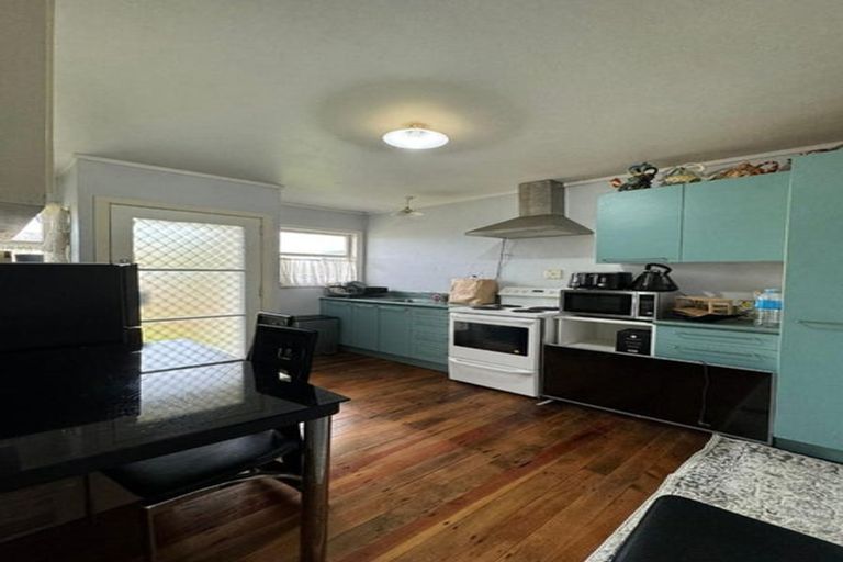Photo of property in 12a Miles Avenue, Papatoetoe, Auckland, 2025
