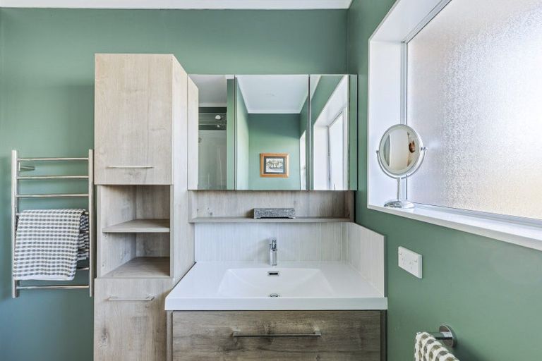 Photo of property in 3 Sandel Rise, Merrilands, New Plymouth, 4312